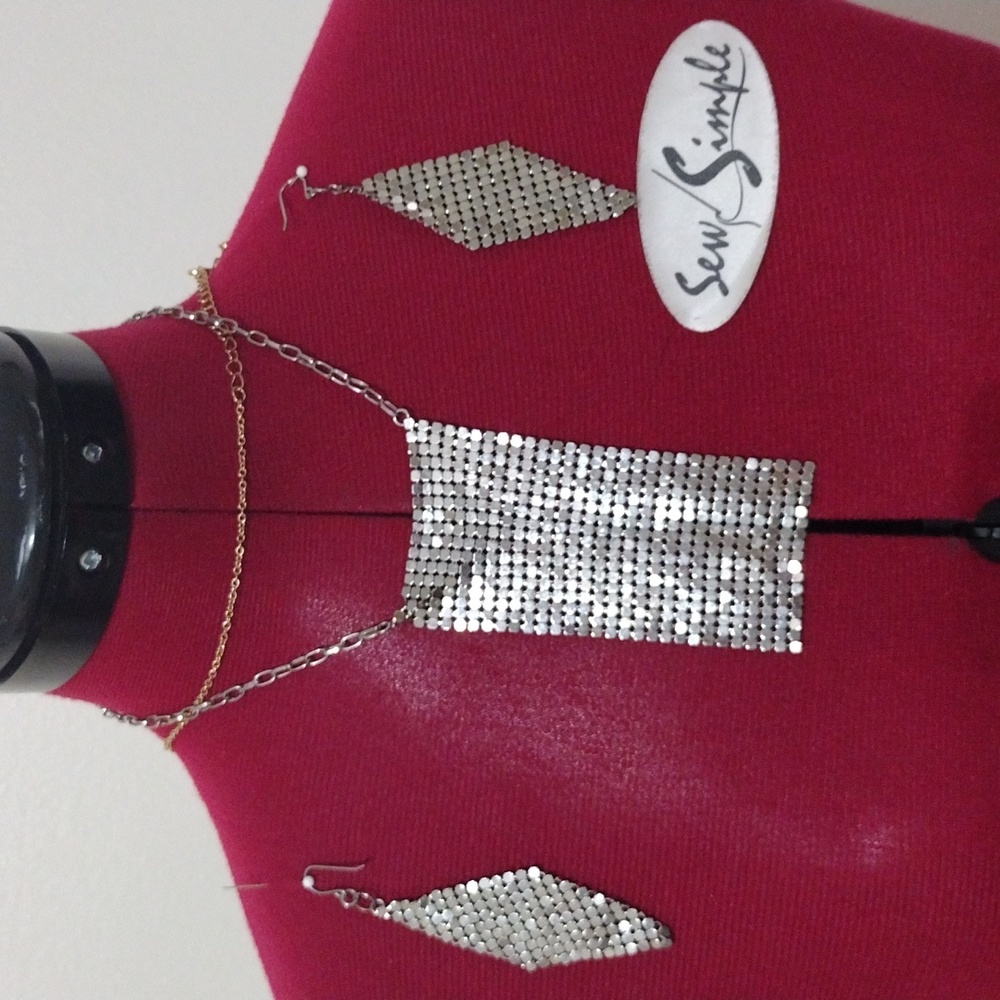 Beautiful Silver color Necklace Set